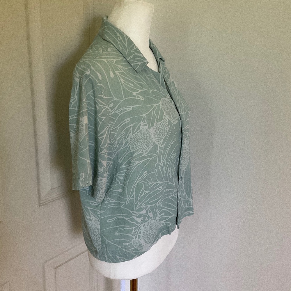 Manaola women’s collared top - Picture 3 of 5